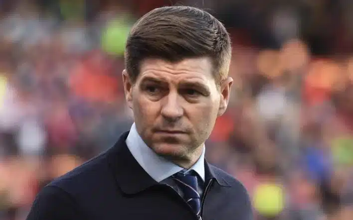 MANAGER: Steven Gerrard på sidelinjen.